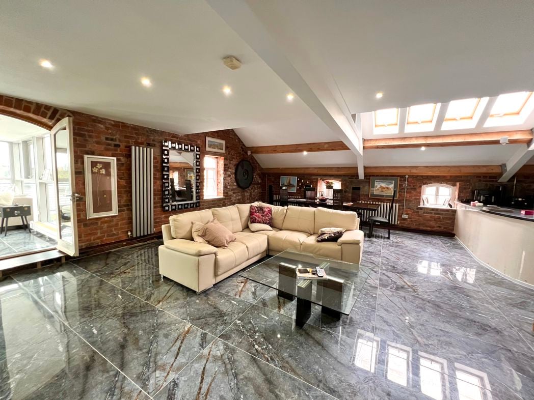 Property image 5 of 32
