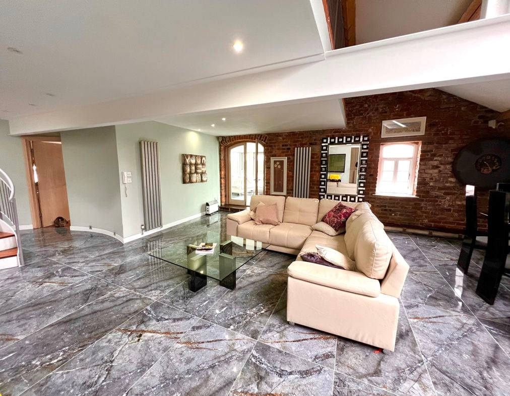 Property image 8 of 32