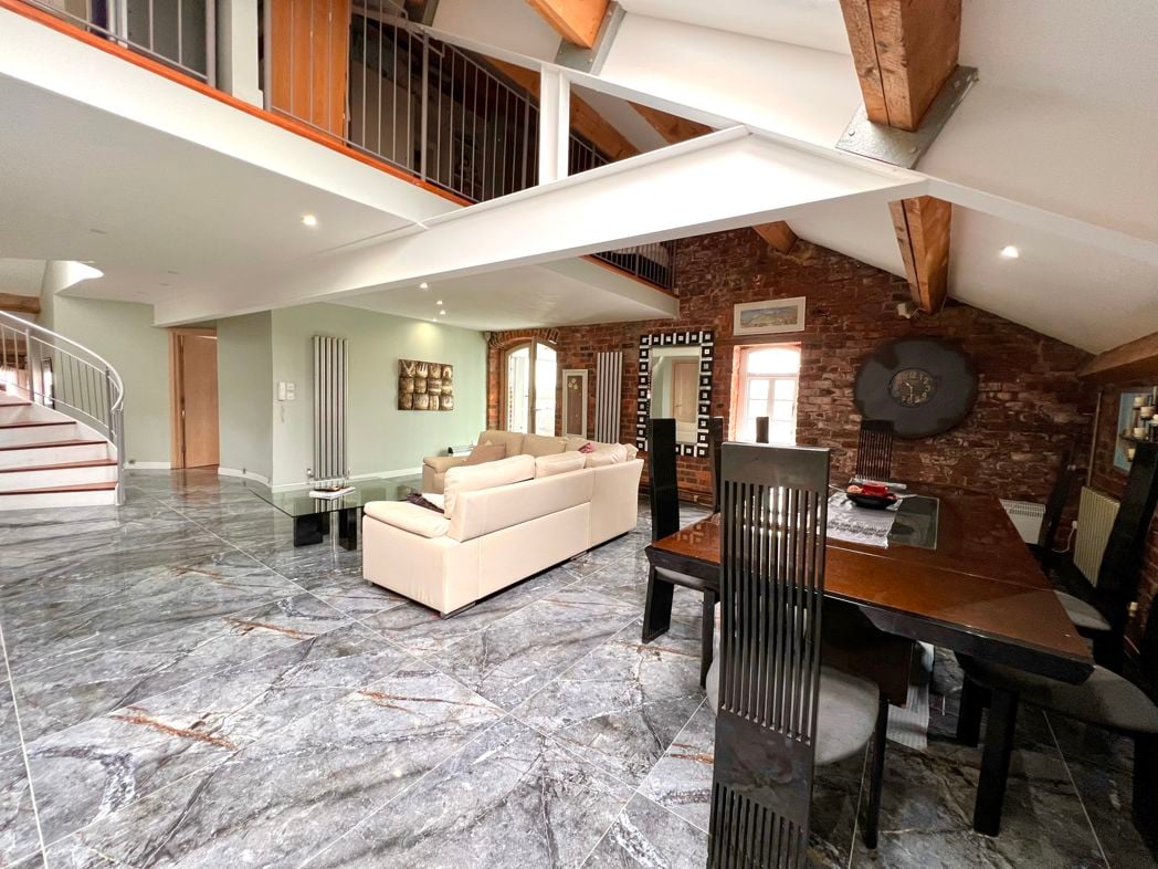 Property image 10 of 32