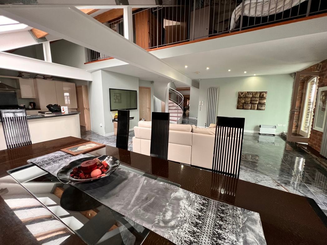Property image 12 of 32
