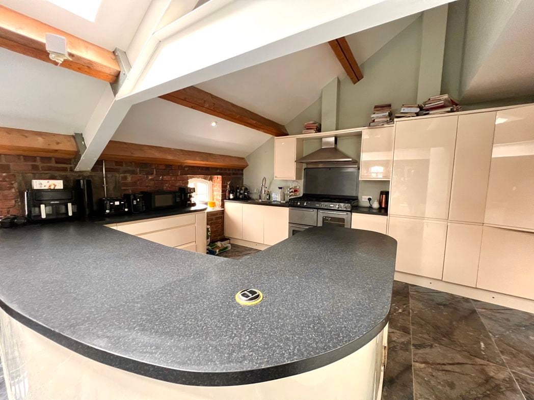 Property image 13 of 32