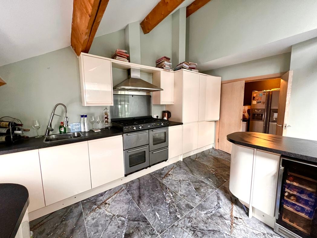 Property image 14 of 32