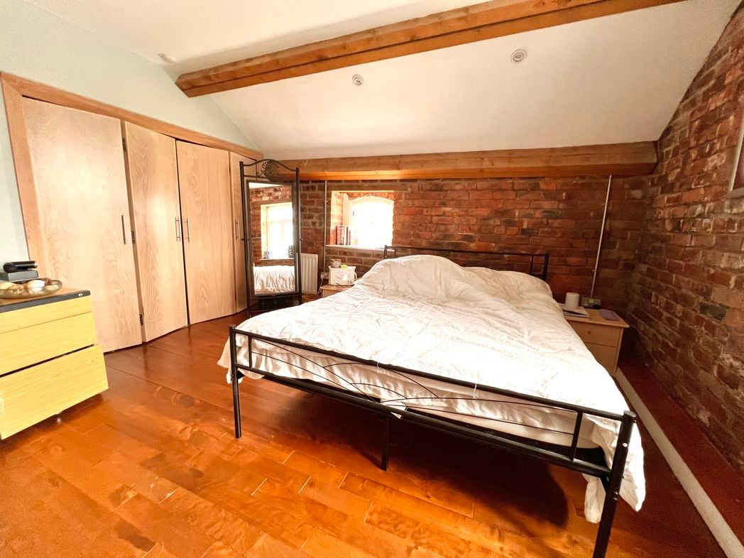 Property image 16 of 32
