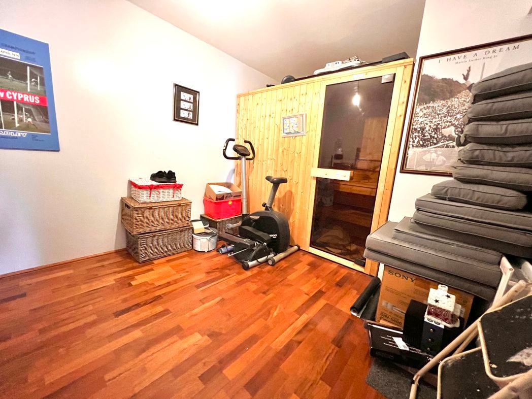 Property image 17 of 32
