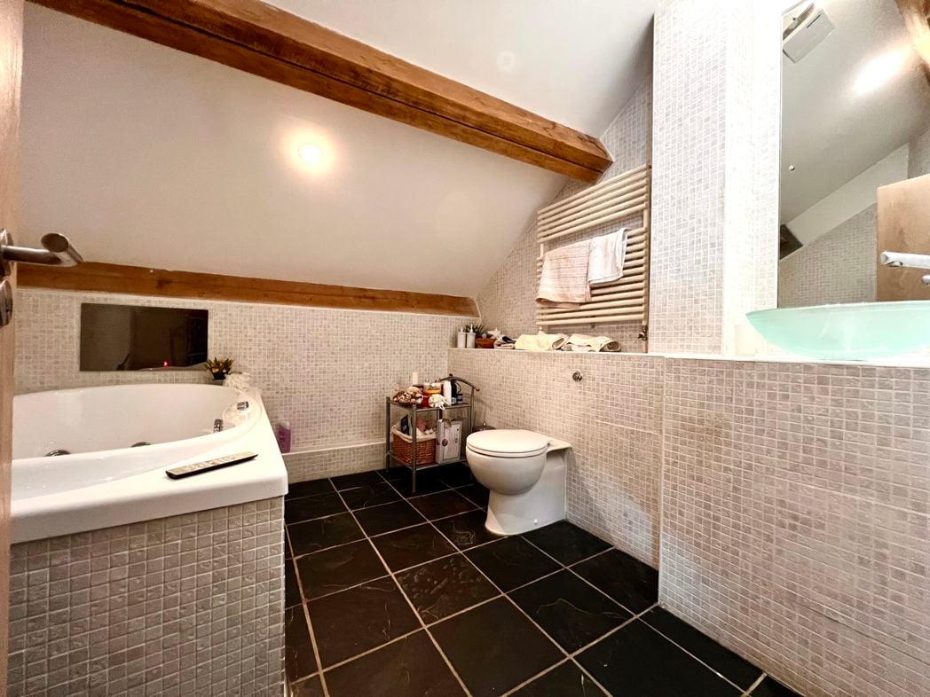 Property image 26 of 32