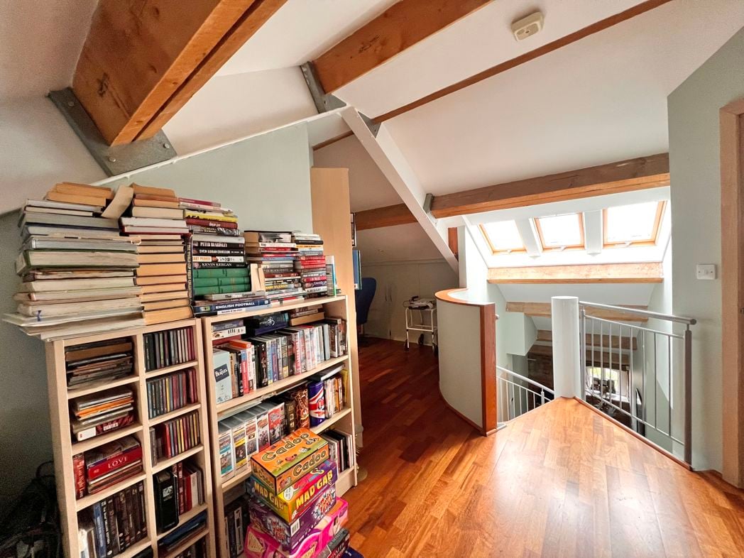 Property image 27 of 32