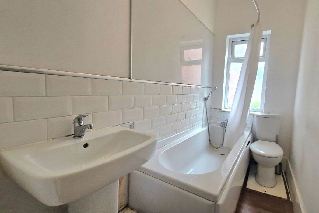 Property image 11 of 14