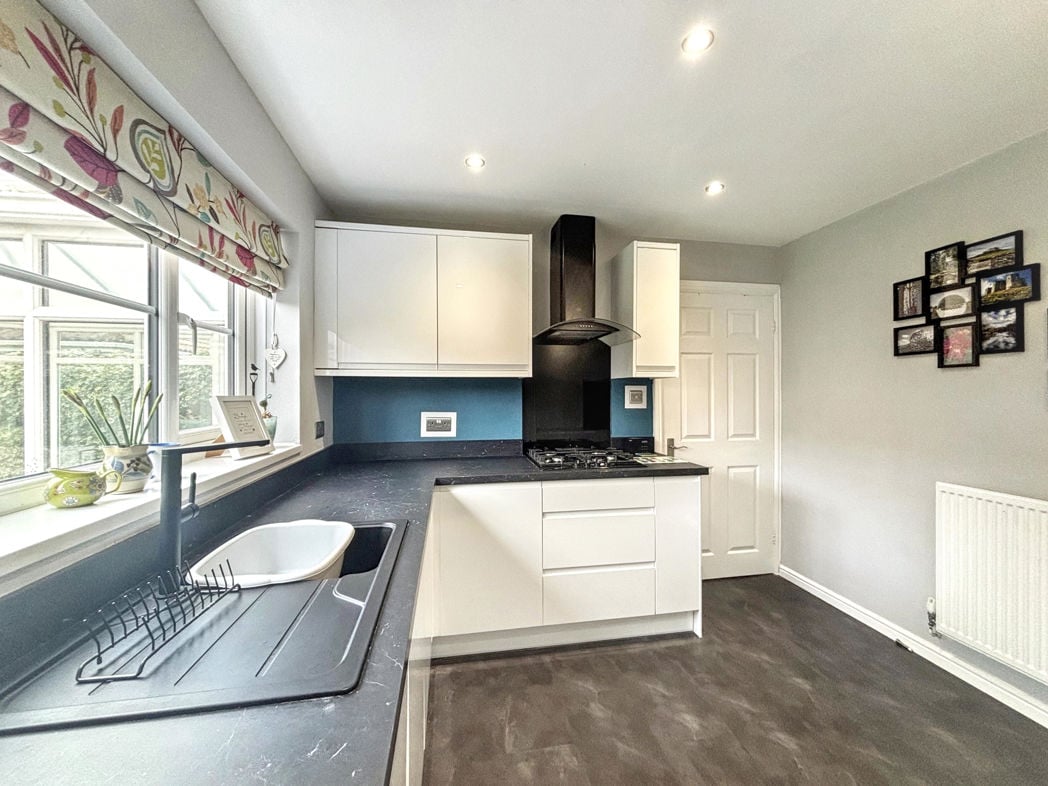 Property image 10 of 32