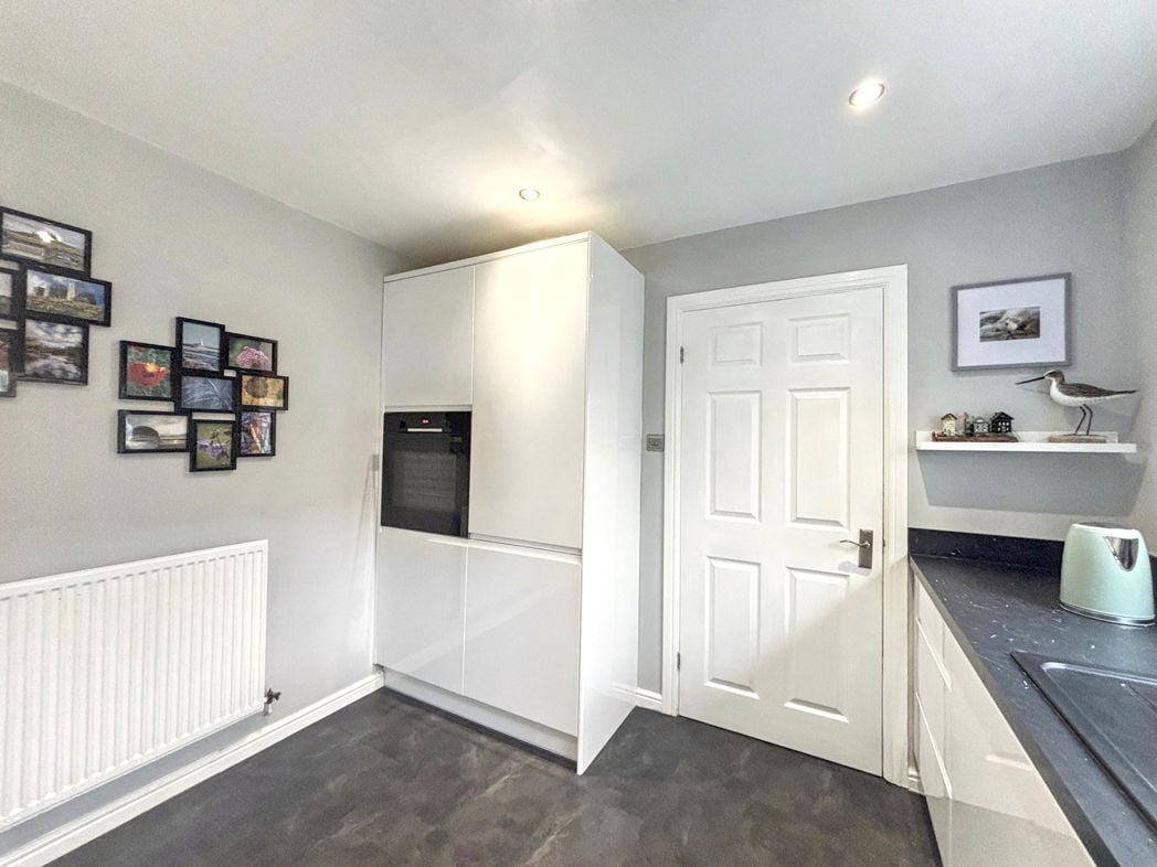 Property image 9 of 32