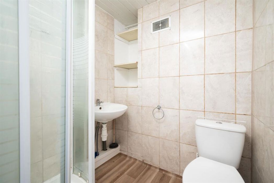 Property image 11 of 14