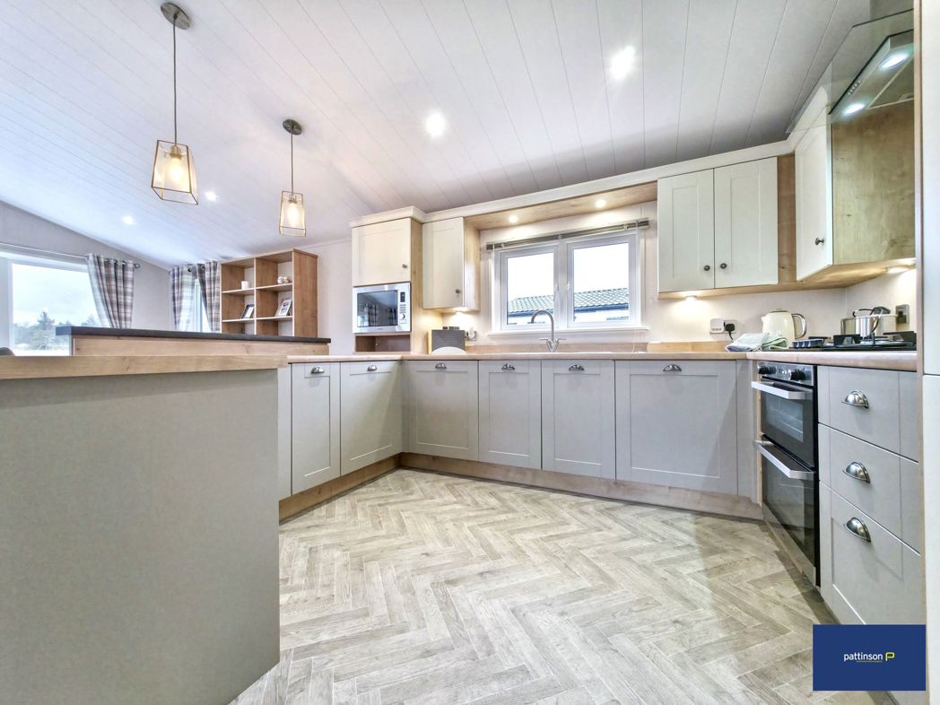 Property image 3 of 18