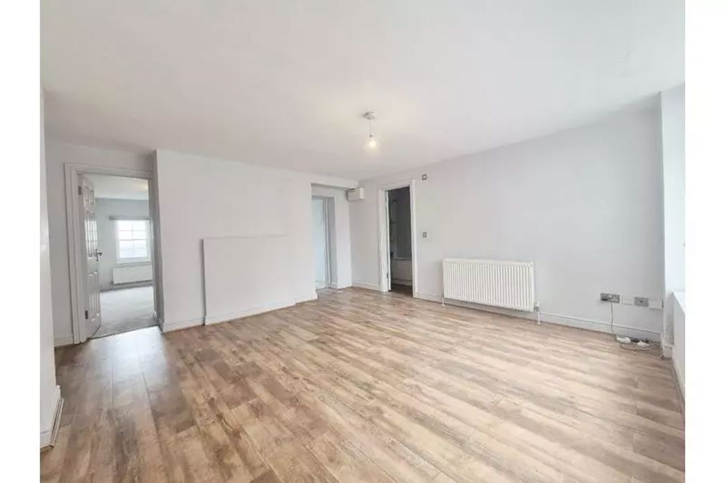 Property image 3 of 11