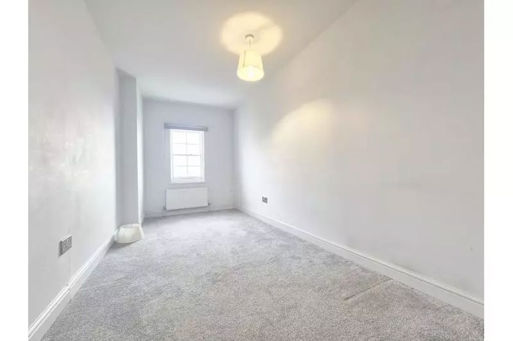 Property image 8 of 11