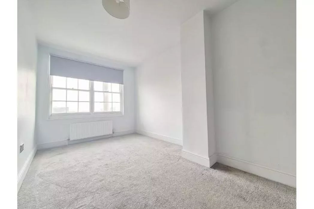 Property image 7 of 11