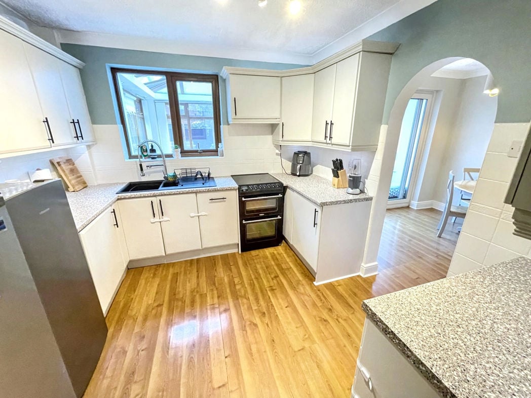 Property image 4 of 12