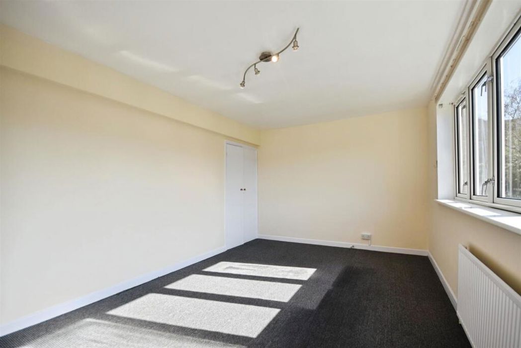 Property image 3 of 11