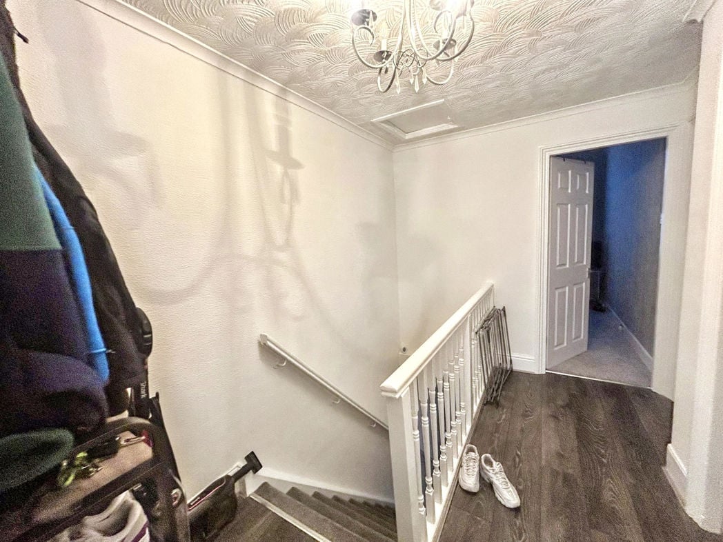 Property image 5 of 11