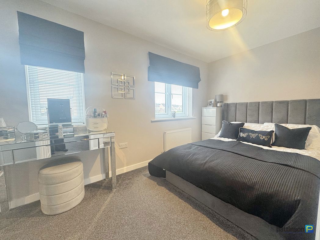 Property image 11 of 17