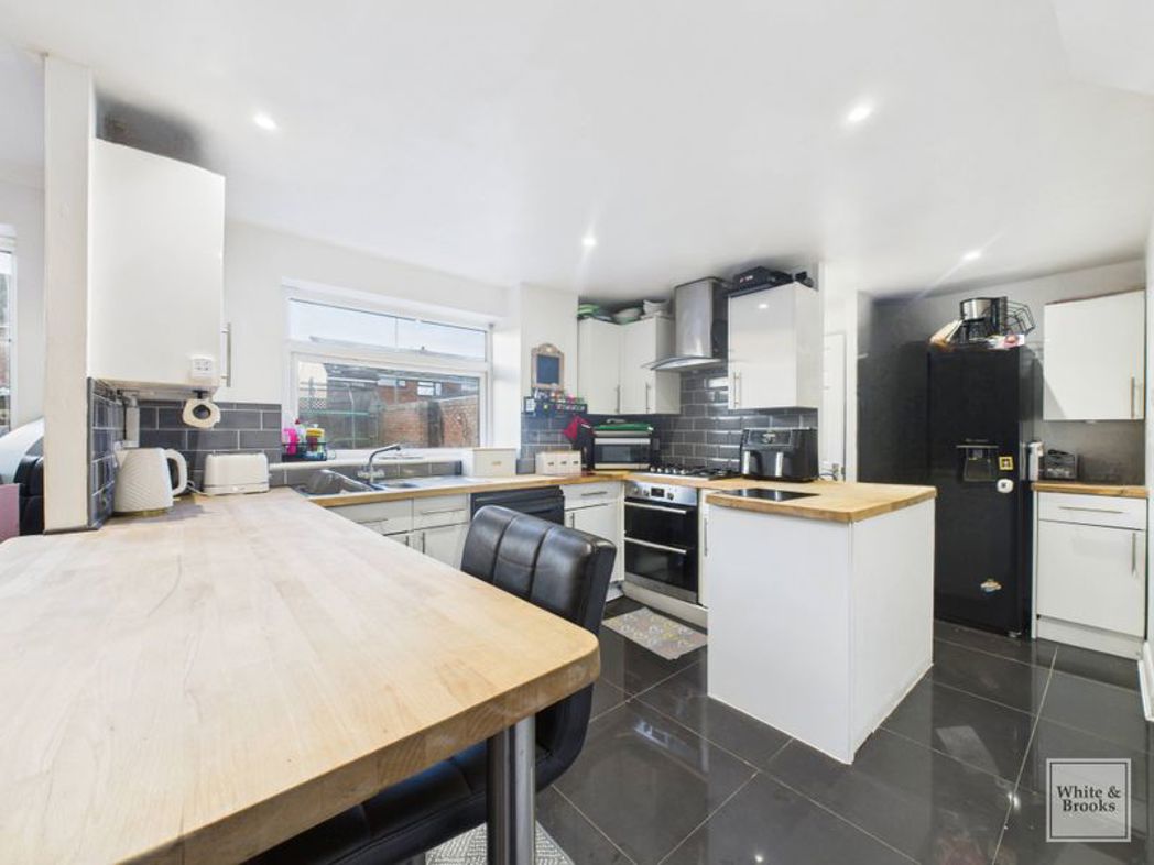 Property image 3 of 21
