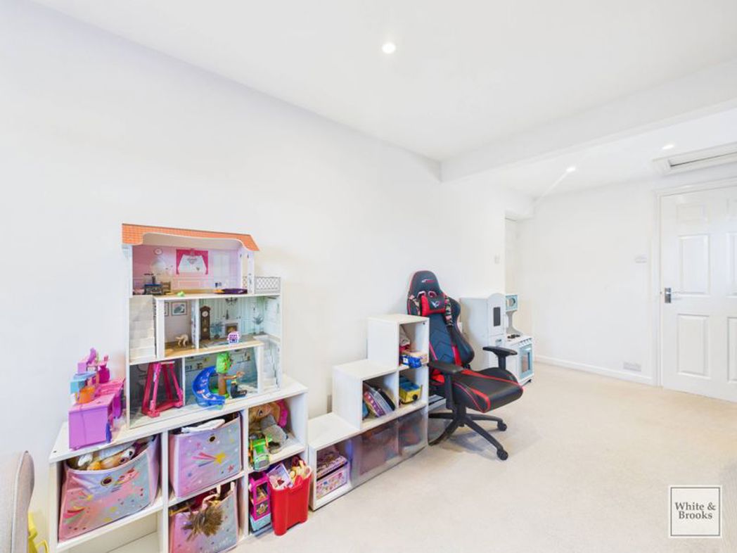 Property image 13 of 21