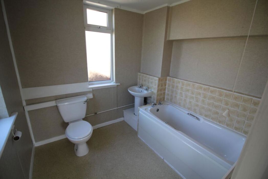 Property image 11 of 13