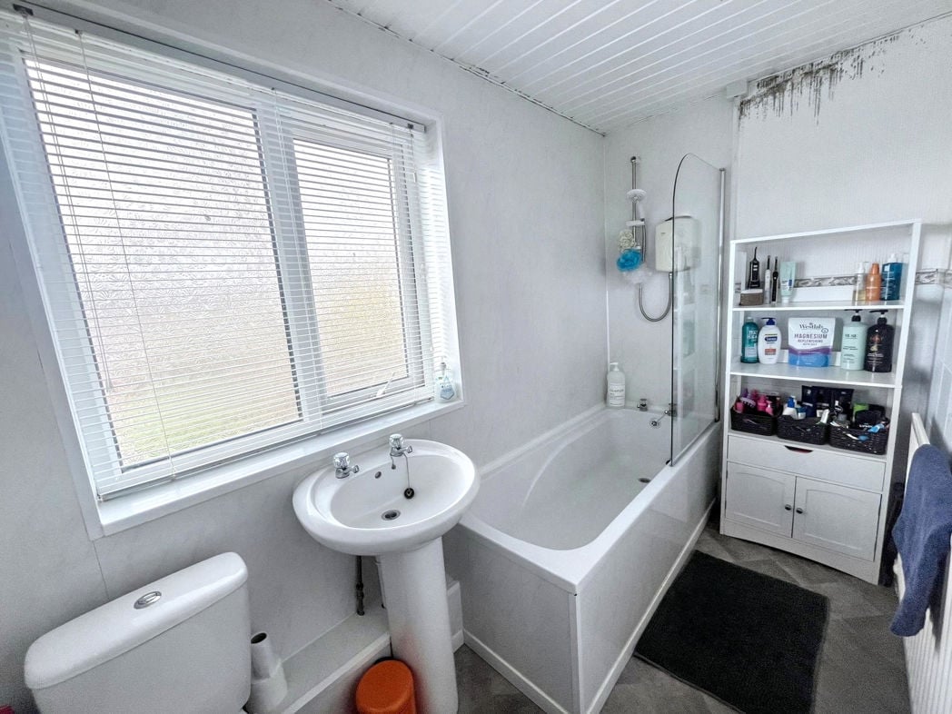 Property image 4 of 11