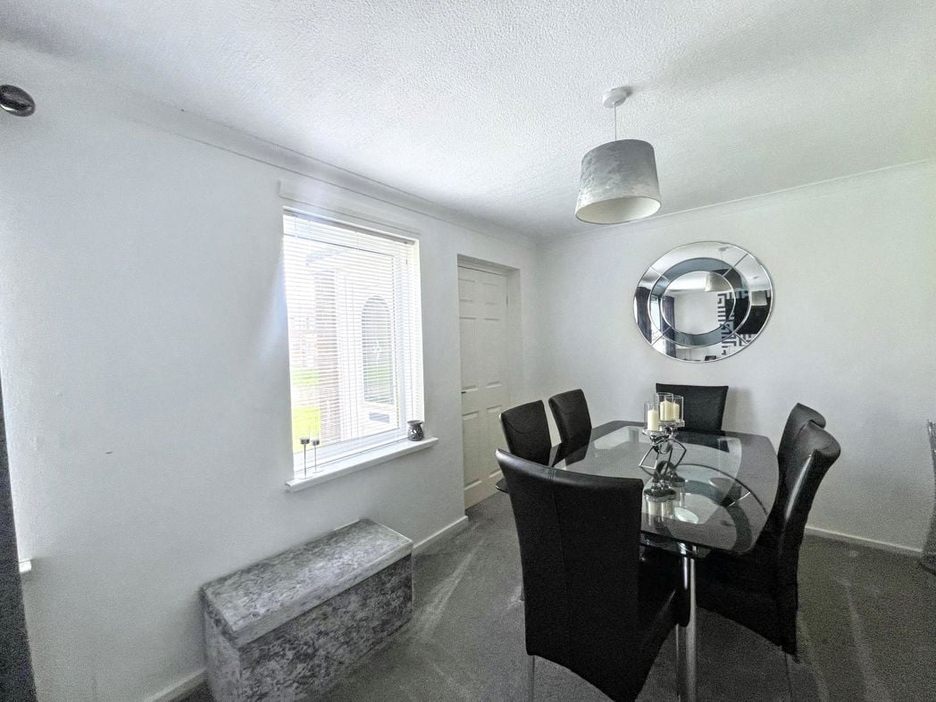 Property image 3 of 11