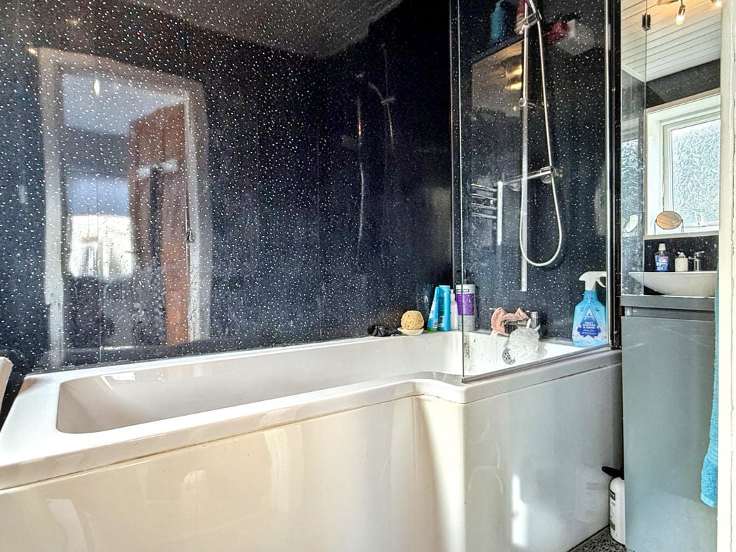 Property image 11 of 27
