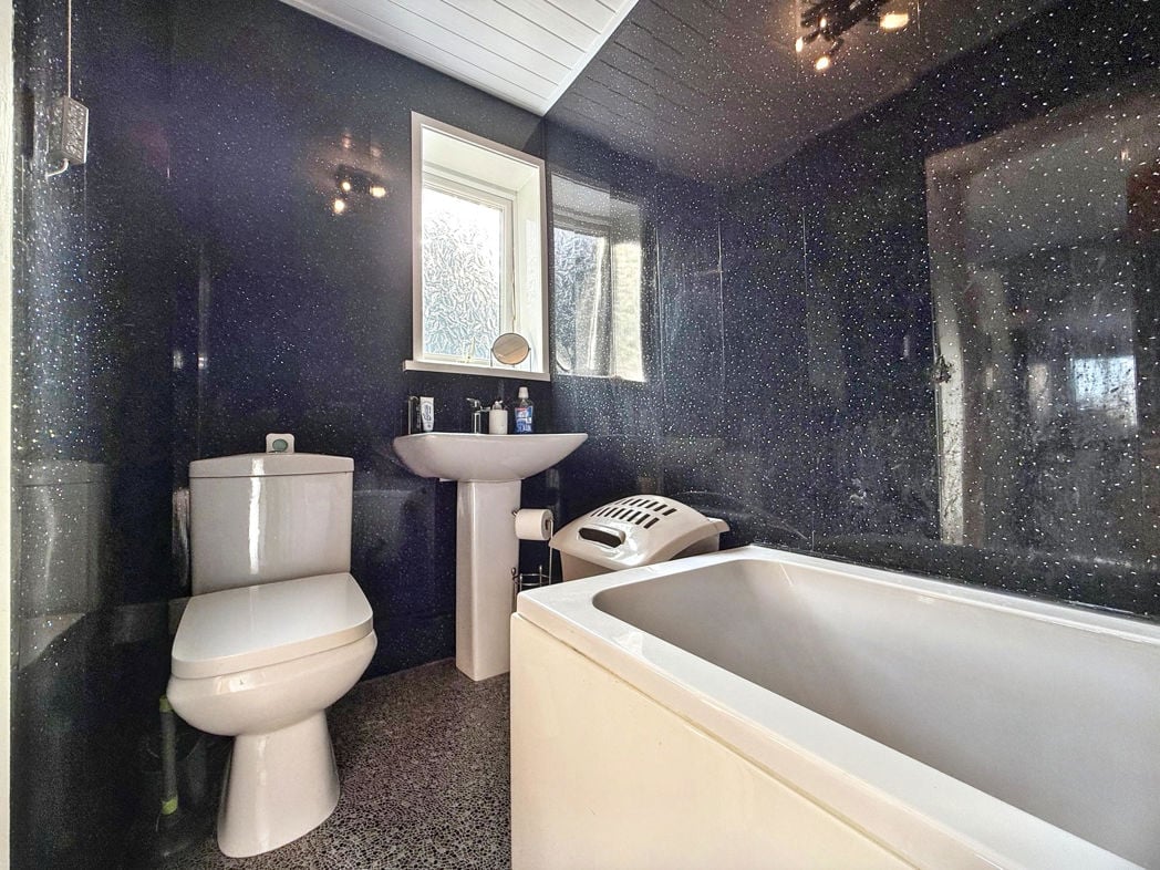 Property image 10 of 27
