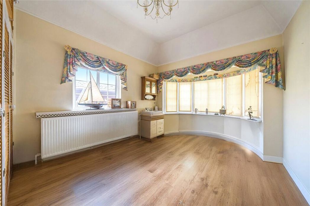 Property image 4 of 33