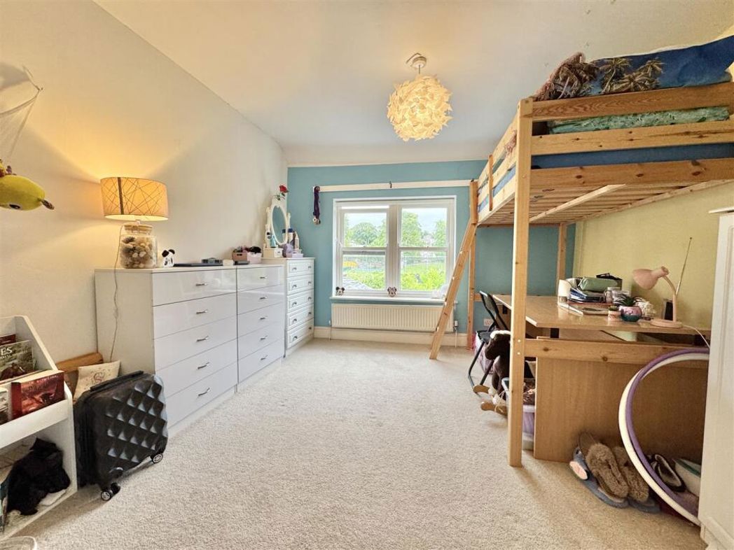 Property image 10 of 21