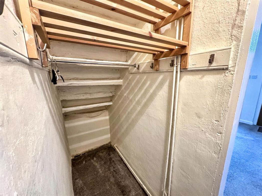 Property image 11 of 14