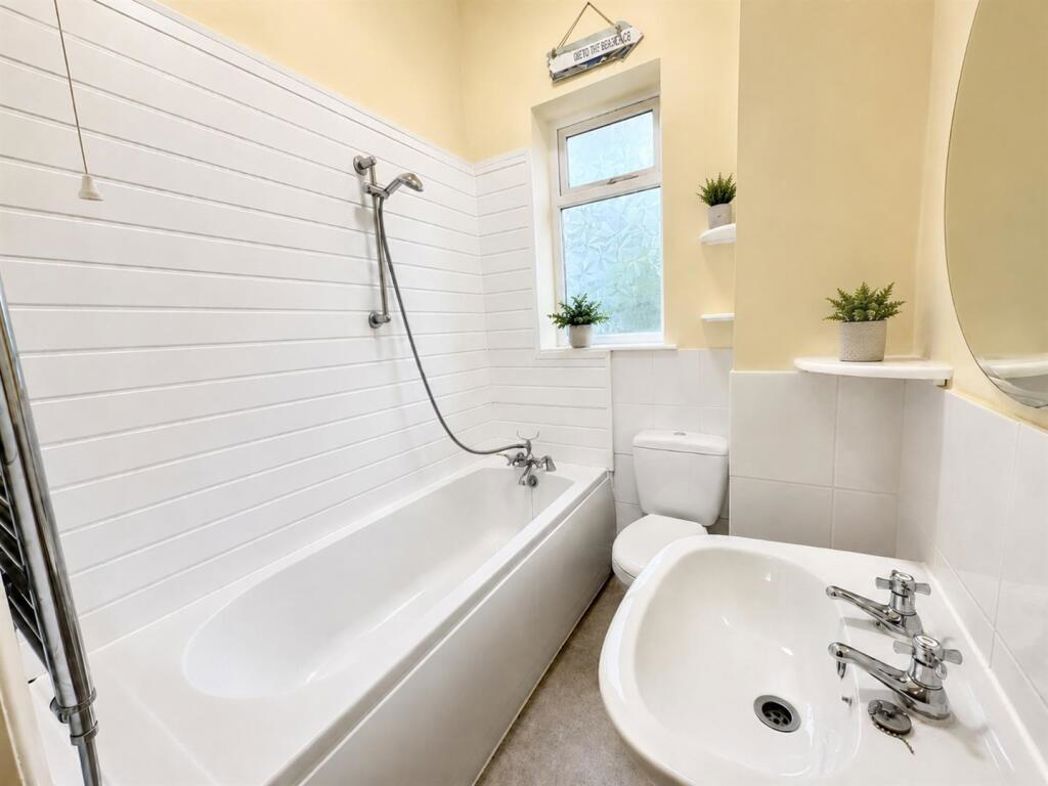 Property image 7 of 12