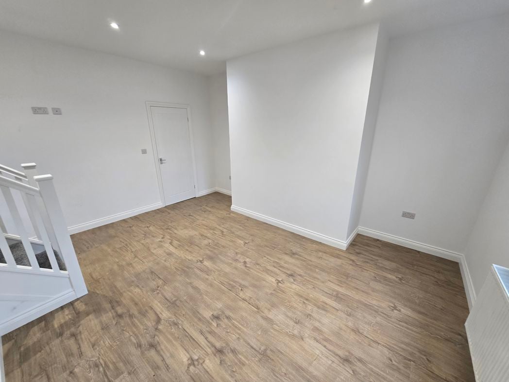 Property image 4 of 12