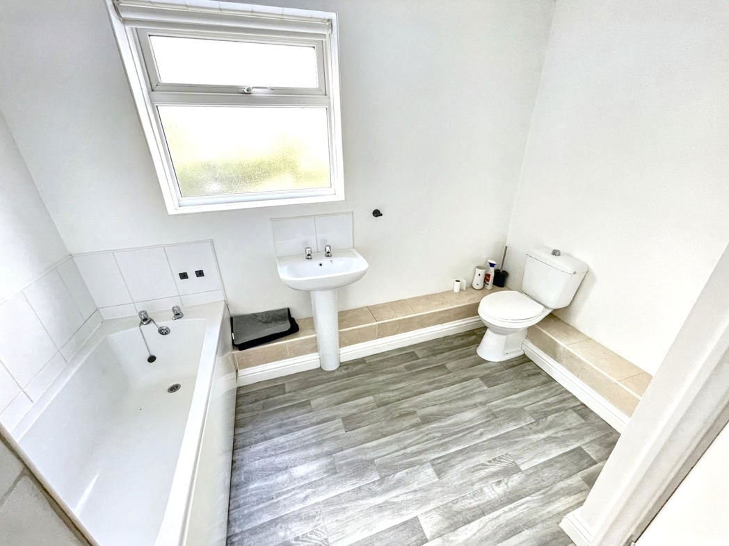 Property image 5 of 8
