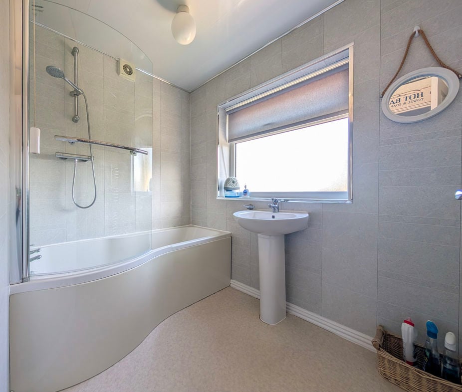 Property image 11 of 16