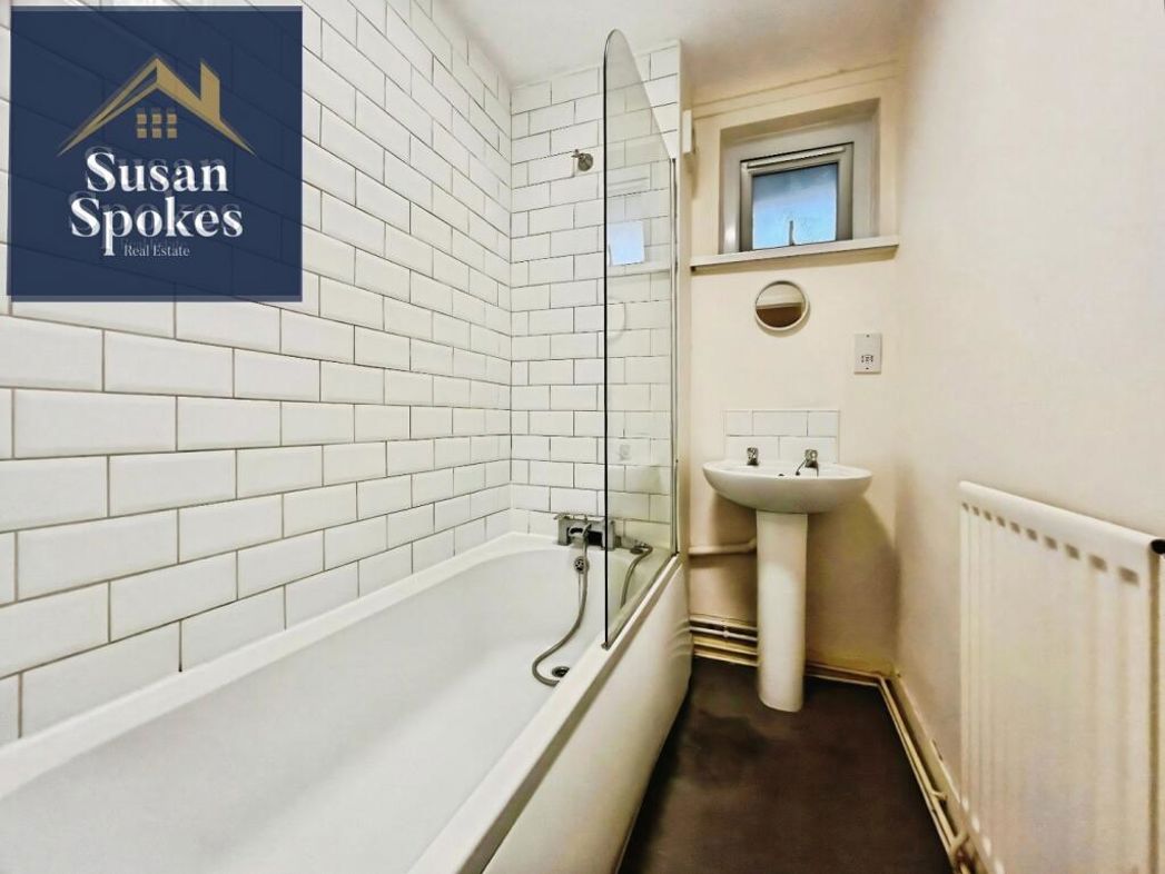 Property image 2 of 9