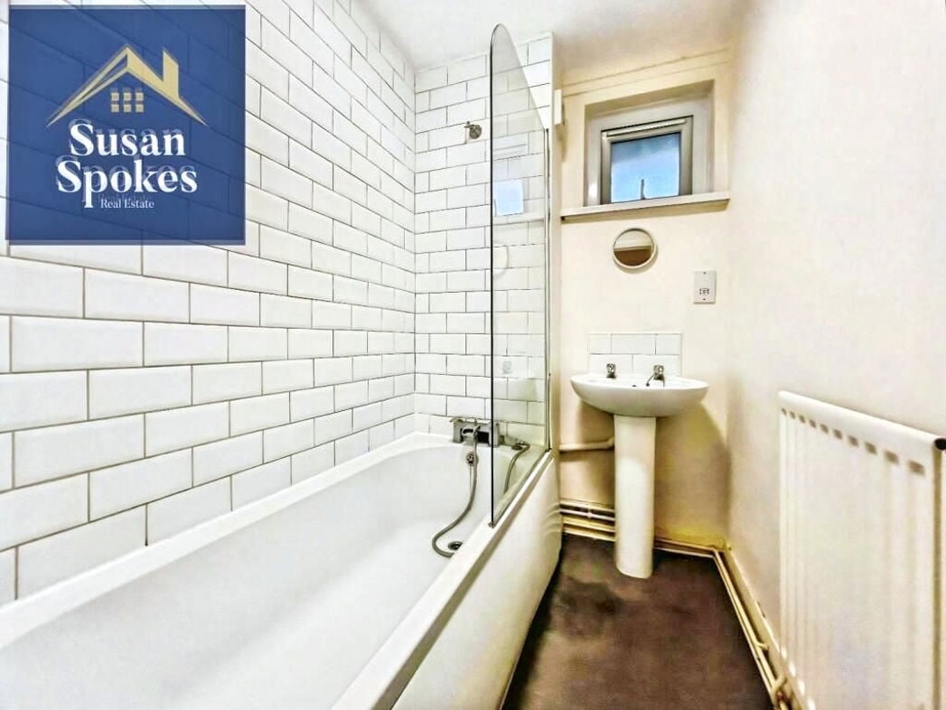 Property image 2 of 9