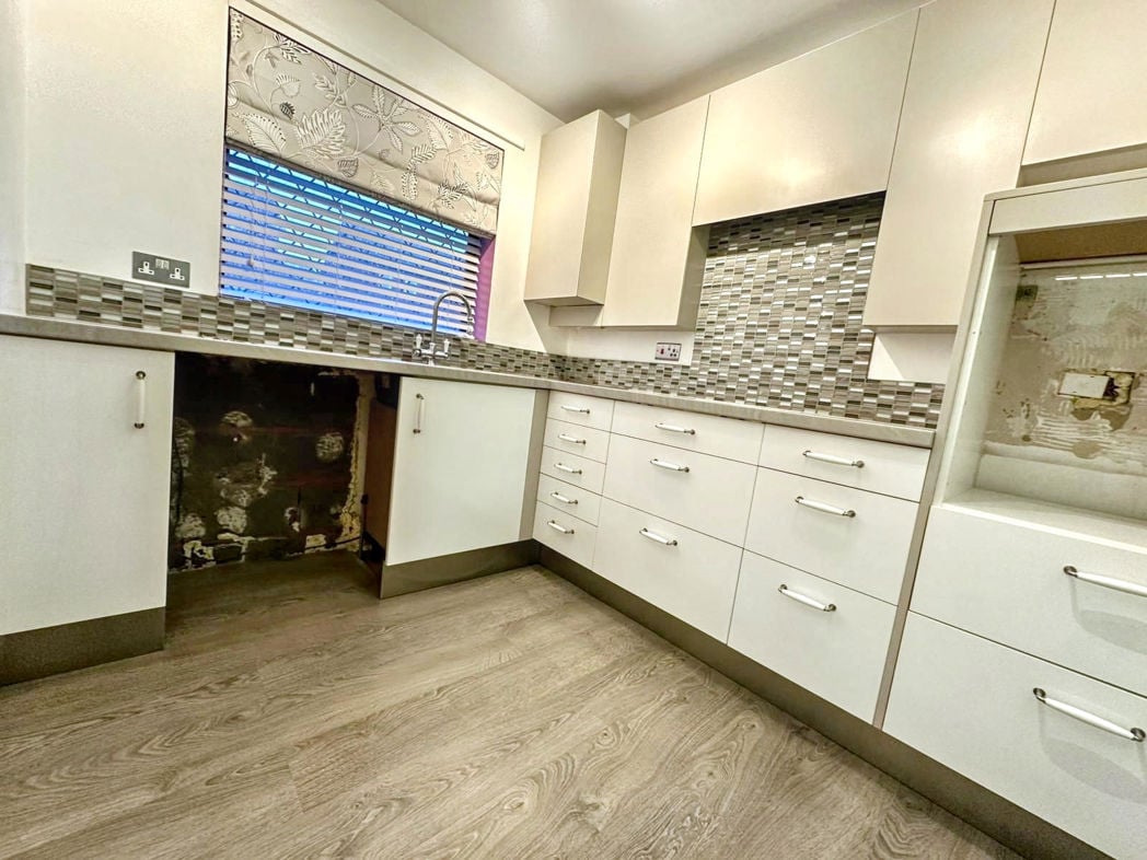 Property image 4 of 11