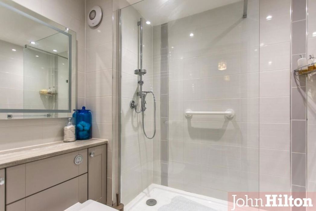 Property image 10 of 16