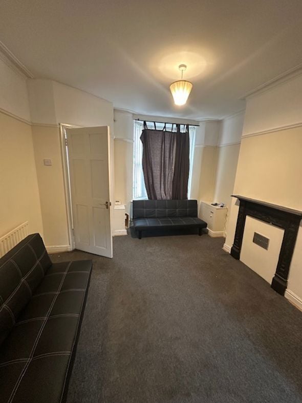 Property image 4 of 12