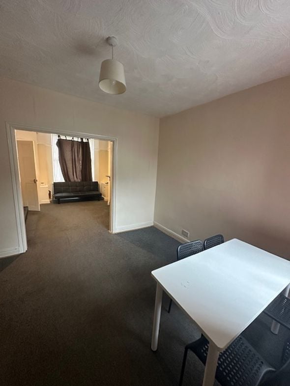 Property image 7 of 12