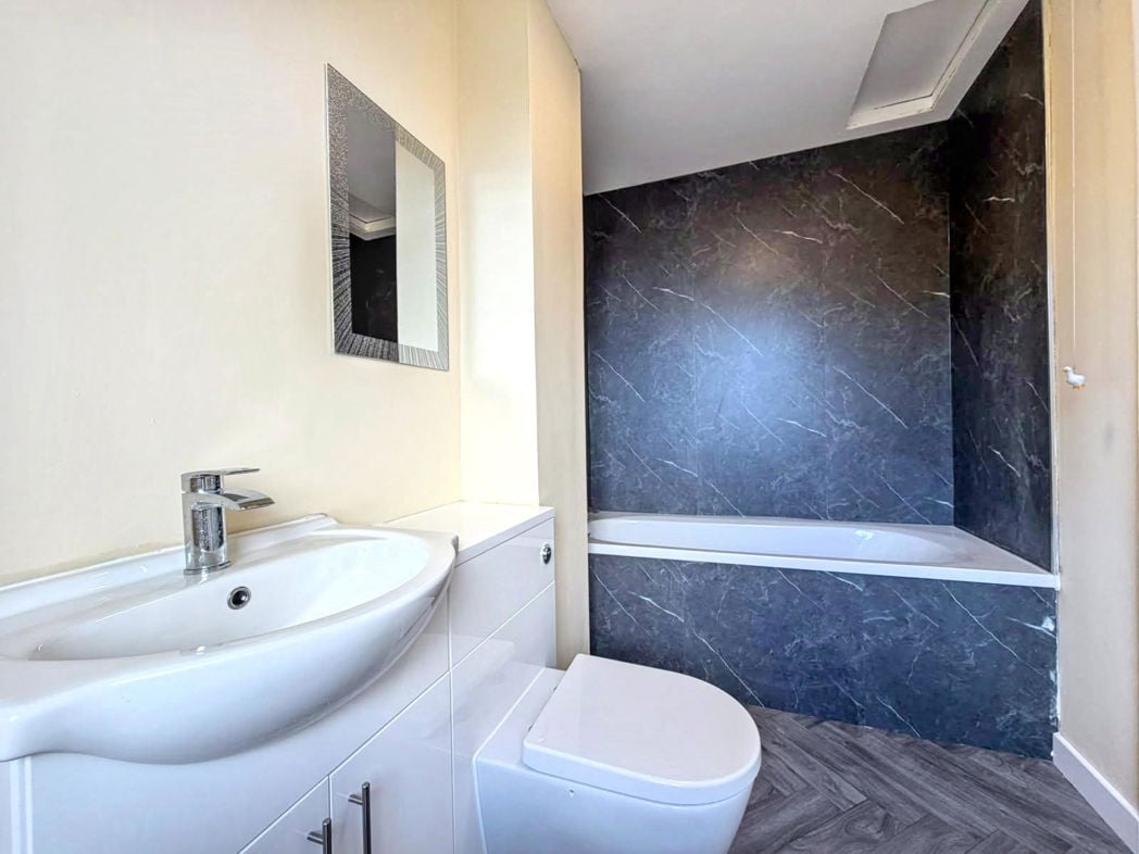 Property image 11 of 14