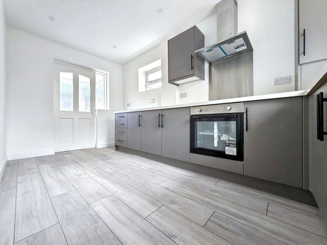 Property image 8 of 17