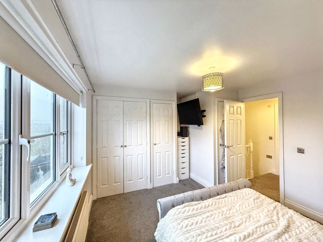 Property image 11 of 16