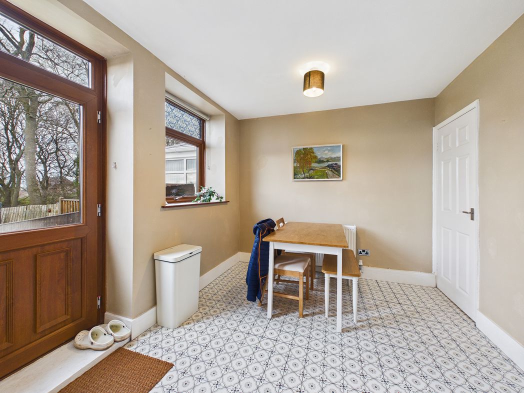 Property image 4 of 11