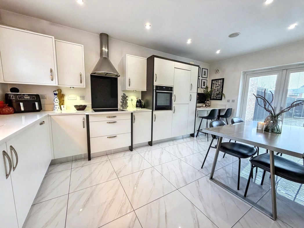 Property image 2 of 21