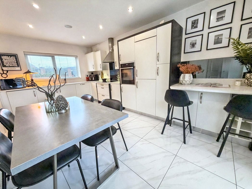 Property image 11 of 21