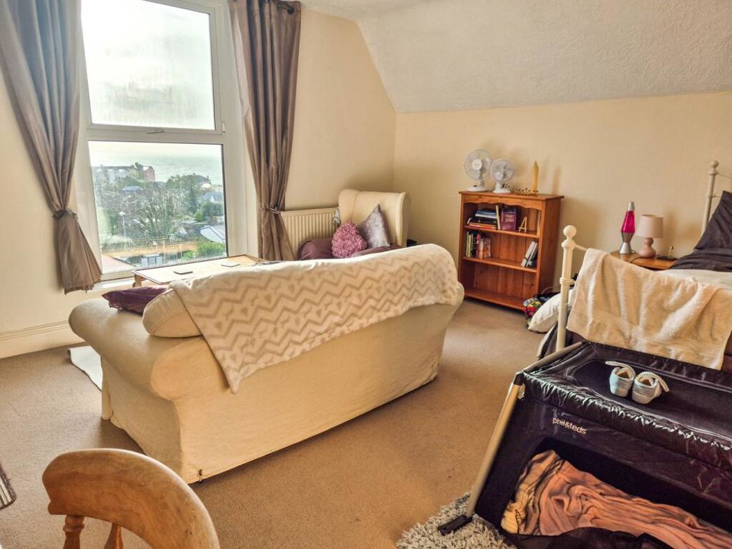Property image 4 of 19