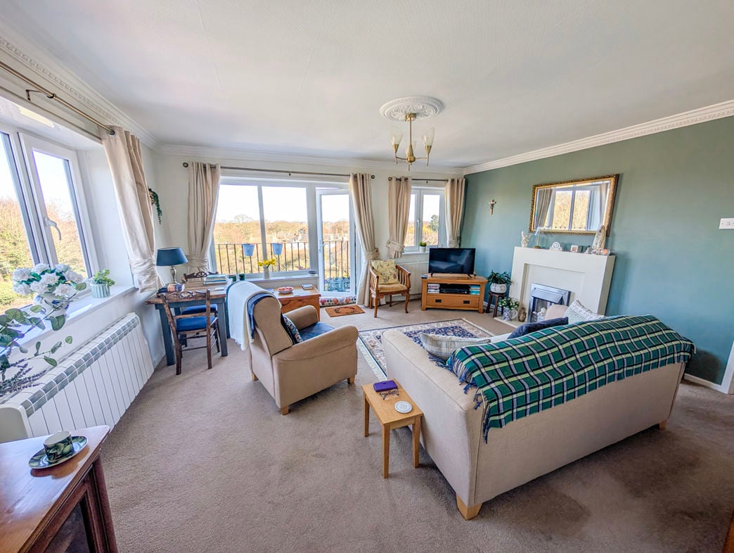 Property image 4 of 11